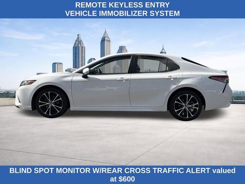 Used 2018 Toyota Camry SE w/ Convenience Package image 2
