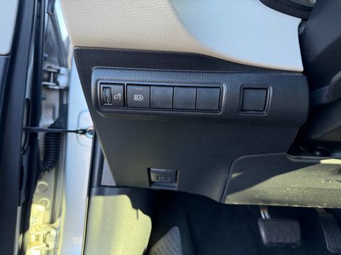 Used 2020 Toyota Corolla LE image 12