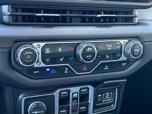 Used 2024 Jeep Wrangler Unlimited Sahara AWD/4WD image 20