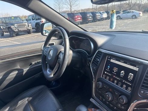 Used 2018 Jeep Grand Cherokee Limited image 19