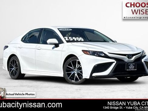 Used 2024 Toyota Camry SE FWD image 1