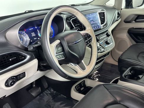 Used 2018 Chrysler Pacifica Limited w/ Advanced Safetytec Group FWD image 7