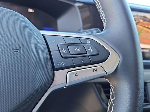 Used 2024 Volkswagen Taos SE image 25