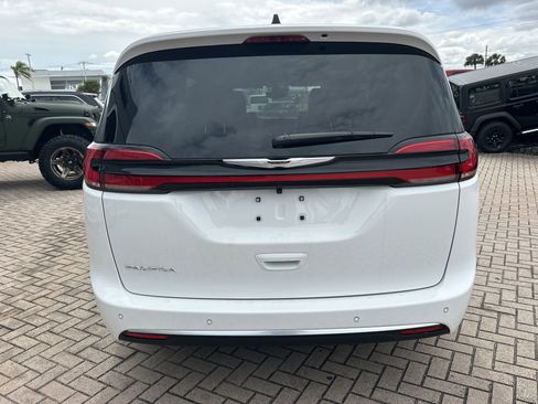 New 2026 Chrysler Pacifica Pinnacle FWD image 8