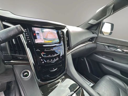 Used 2016 Cadillac Escalade Platinum RWD image 20