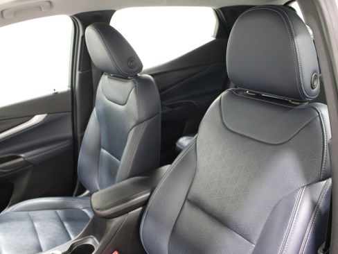 Used 2022 Chevrolet Bolt EUV Premier w/ Launch Edition FWD image 4
