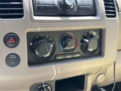 Used 2008 Nissan Frontier SE w/ SE Value Truck Pkg AWD/4WD image 15