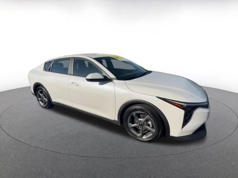 Used 2025 Kia K4 LXS image 2