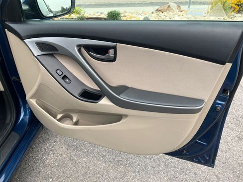 Used 2014 Hyundai Elantra SE w/ Option Group 02 FWD image 16