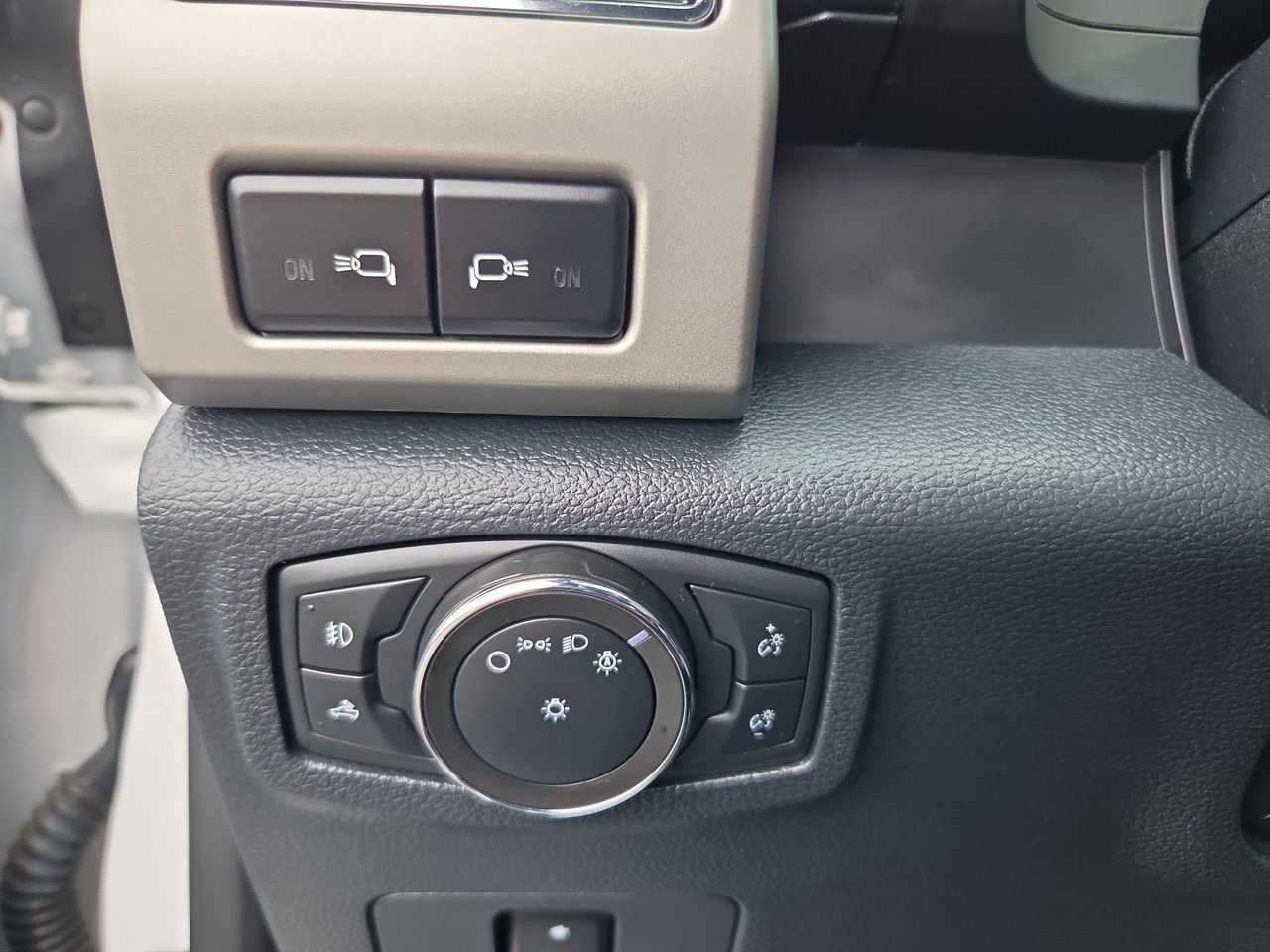 Used 2022 Ford F250 Lariat w/ Tremor Off-Road Package AWD/4WD image 28