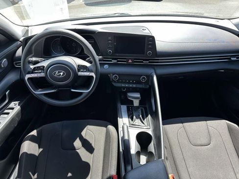 Used 2022 Hyundai Elantra SEL FWD image 12