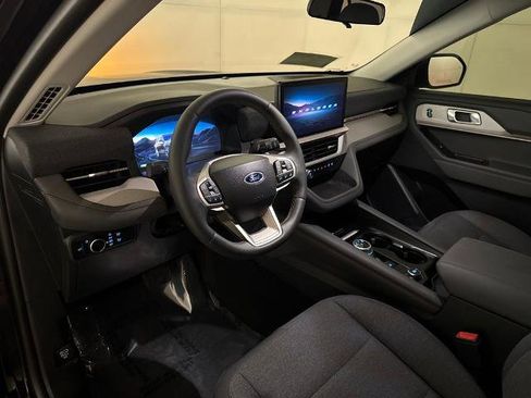 Certified 2025 Ford Explorer Active image 5