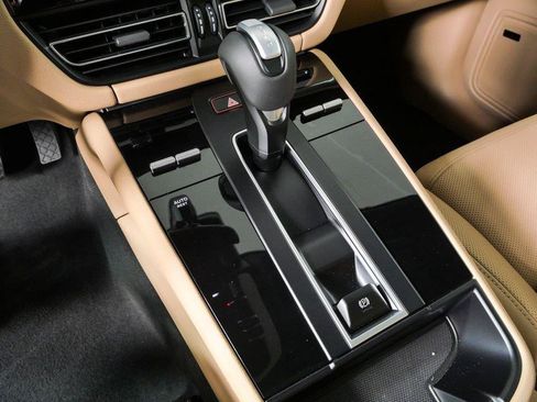 Certified 2026 Porsche Macan Turbo AWD/4WD image 18