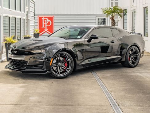 Used 2022 Chevrolet Camaro SS RWD image 2