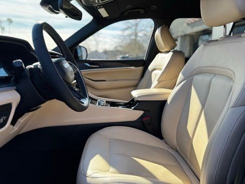 Used 2023 Jeep Grand Cherokee L Limited image 15