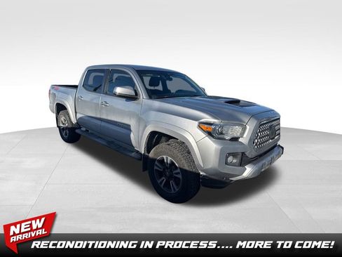 Used 2019 Toyota Tacoma TRD Sport image 1