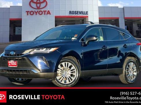 Certified 2022 Toyota Venza XLE image 1