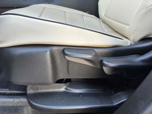 Used 2022 Chevrolet Traverse LS FWD image 42