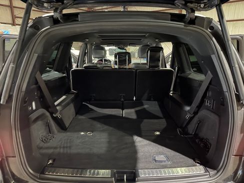 Used 2018 Mercedes-Benz GLS 450 4MATIC w/ Premium Package image 18