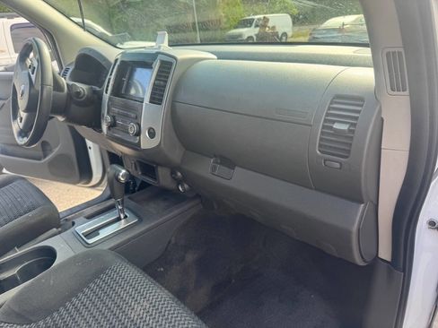 Used 2018 Nissan Frontier SV RWD image 12