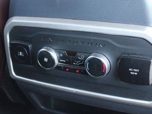 Used 2024 Ford Expedition Limited image 34