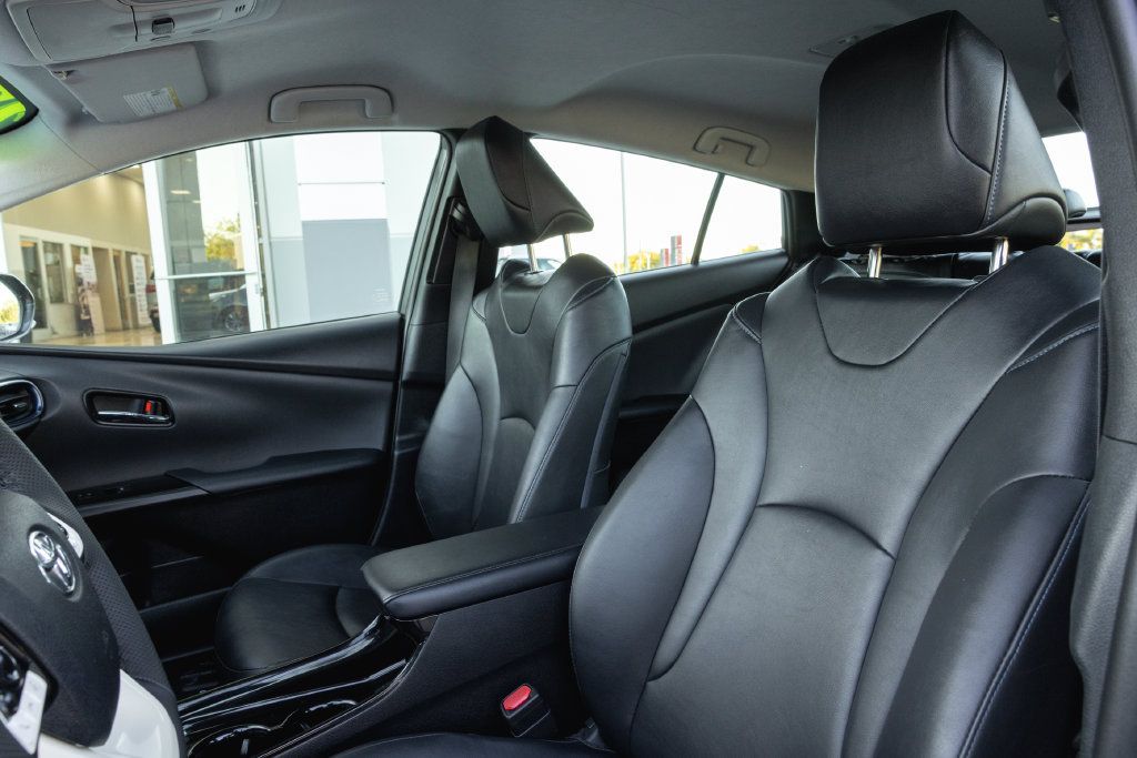 Used 2018 Toyota Prius Three Touring FWD image 11