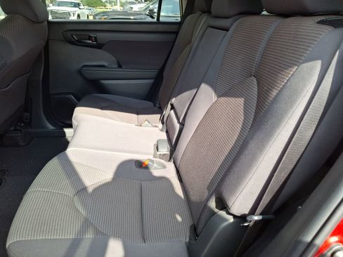 Used 2024 Toyota Highlander LE image 30