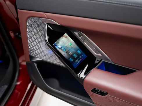 Used 2023 BMW i7 xDrive60 w/ Parking Assistance Package image 71