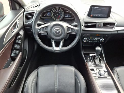 Used 2018 MAZDA MAZDA3 Touring image 12
