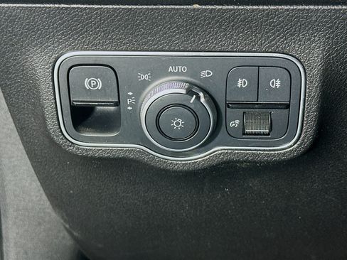 Used 2023 Mercedes-Benz GLB 250 4MATIC image 17