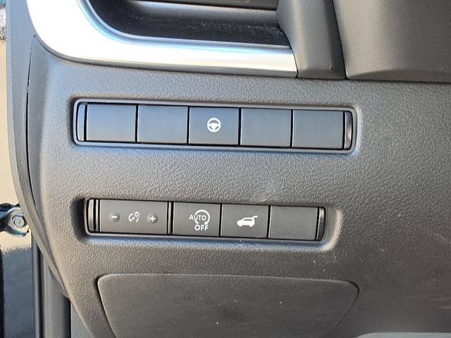 Used 2023 Nissan Rogue SV w/ SV Premium B Package FWD image 29