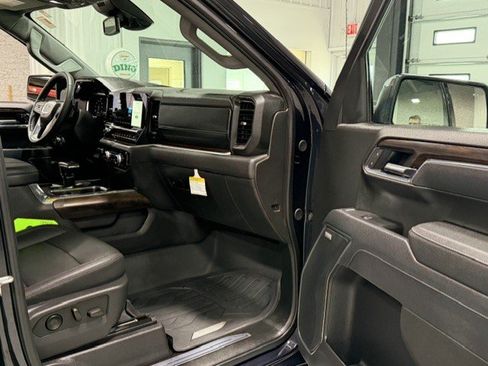 Certified 2025 GMC Sierra 1500 SLT w/ SLT Premium Plus Package AWD/4WD image 8
