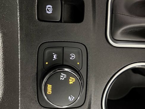 Used 2023 Chevrolet Traverse LT AWD/4WD image 13