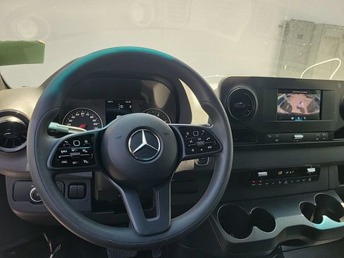 Used 2024 Mercedes-Benz Sprinter 2500 image 26