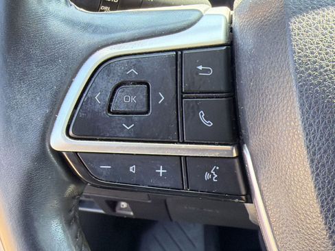 Used 2023 Toyota Highlander Bronze Edition FWD image 17