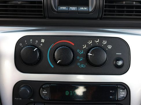 Used 2006 Chrysler Sebring Touring FWD image 32