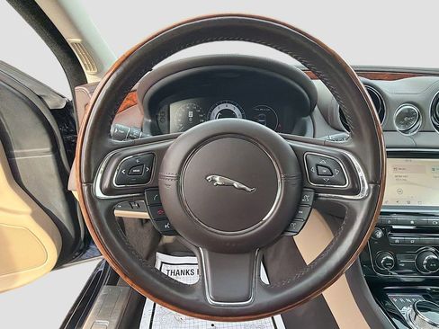 Used 2019 Jaguar XJ R-Sport image 39