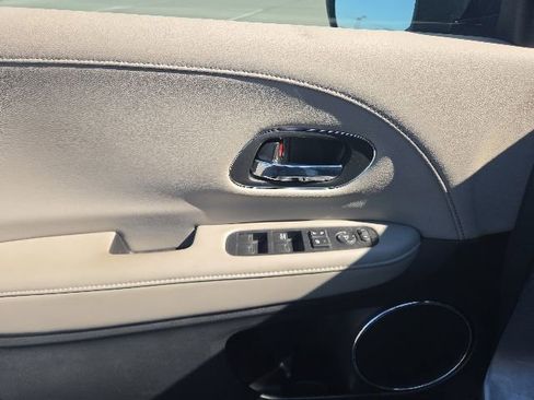 Used 2018 Honda HR-V EX-L image 18