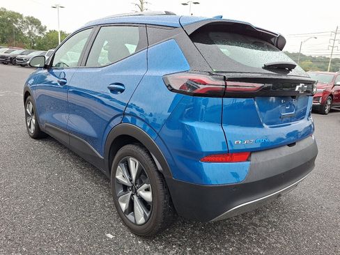 Used 2023 Chevrolet Bolt EUV LT w/ Convenience Package FWD image 5