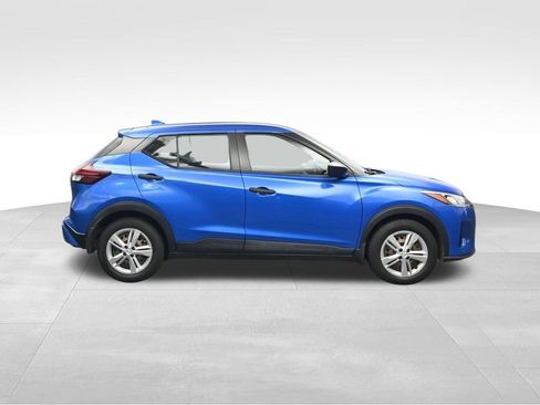 Used 2022 Nissan Kicks S FWD image 6