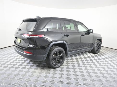 Used 2022 Jeep Grand Cherokee Altitude image 6