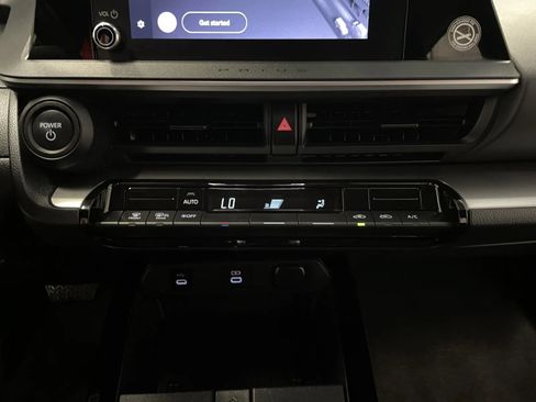 Used 2025 Toyota Prius LE FWD image 30