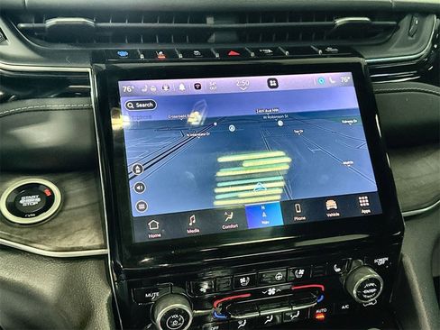 Used 2022 Jeep Grand Cherokee Overland w/ Advanced Protech Group III image 21