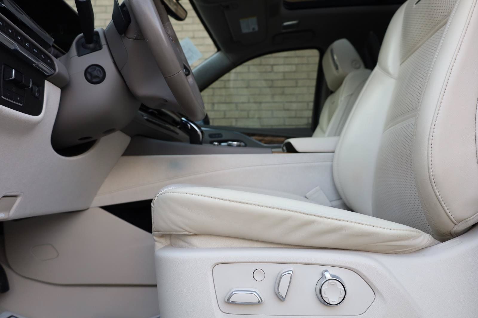 Used 2021 Cadillac Escalade Premium Luxury Platinum w/ LPO, Floor Liner Package AWD/4WD image 21