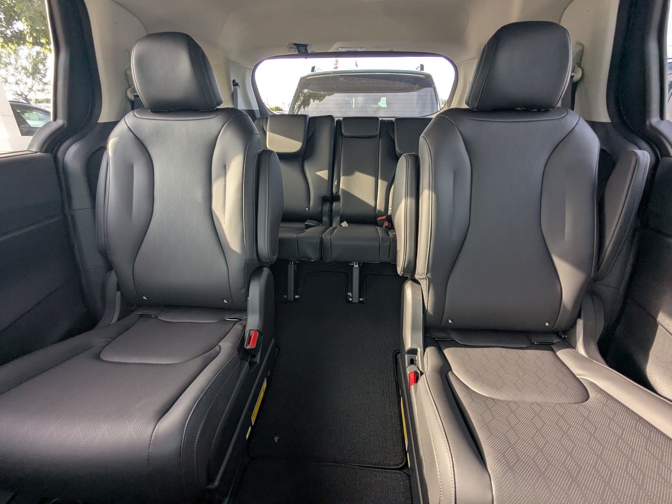 New 2027 Kia Carnival EX w/ Dark Edition Package FWD image 18