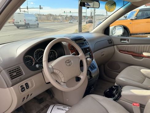 Used 2005 Toyota Sienna XLE image 11