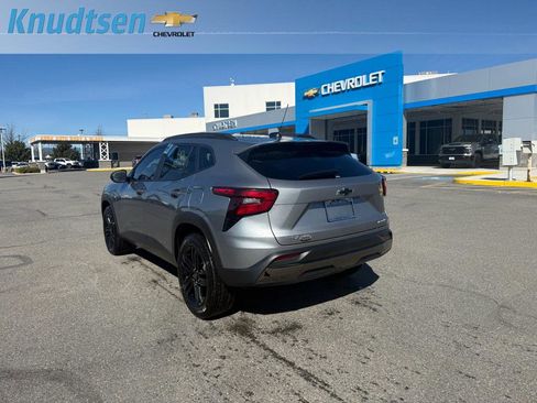 Used 2025 Chevrolet Trax ACTIV w/ Driver Confidence Package image 5