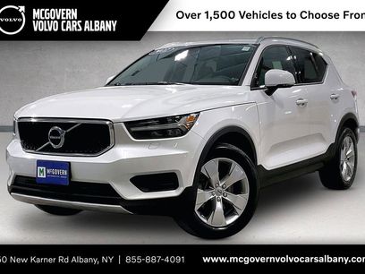 Used 2022 Volvo XC40 T5 Momentum w/ Climate Package
