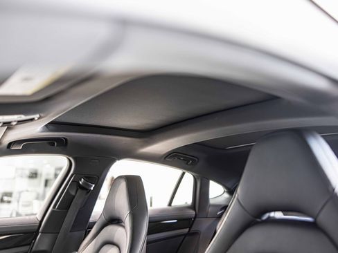 Used 2019 Porsche Panamera image 19