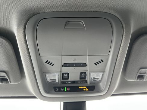 Used 2022 GMC Acadia AT4 w/ Technology Package image 17